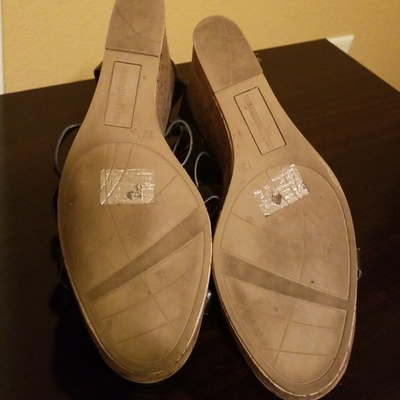 Black and gold wedge heels - Picture 5 of 5